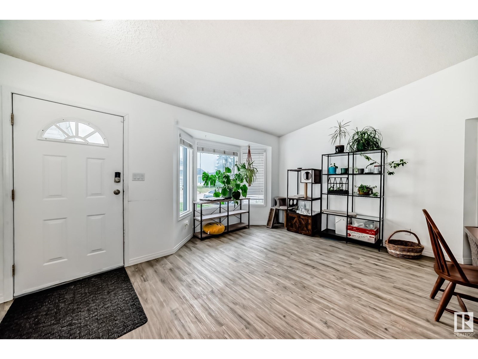 4421 29 AV NW