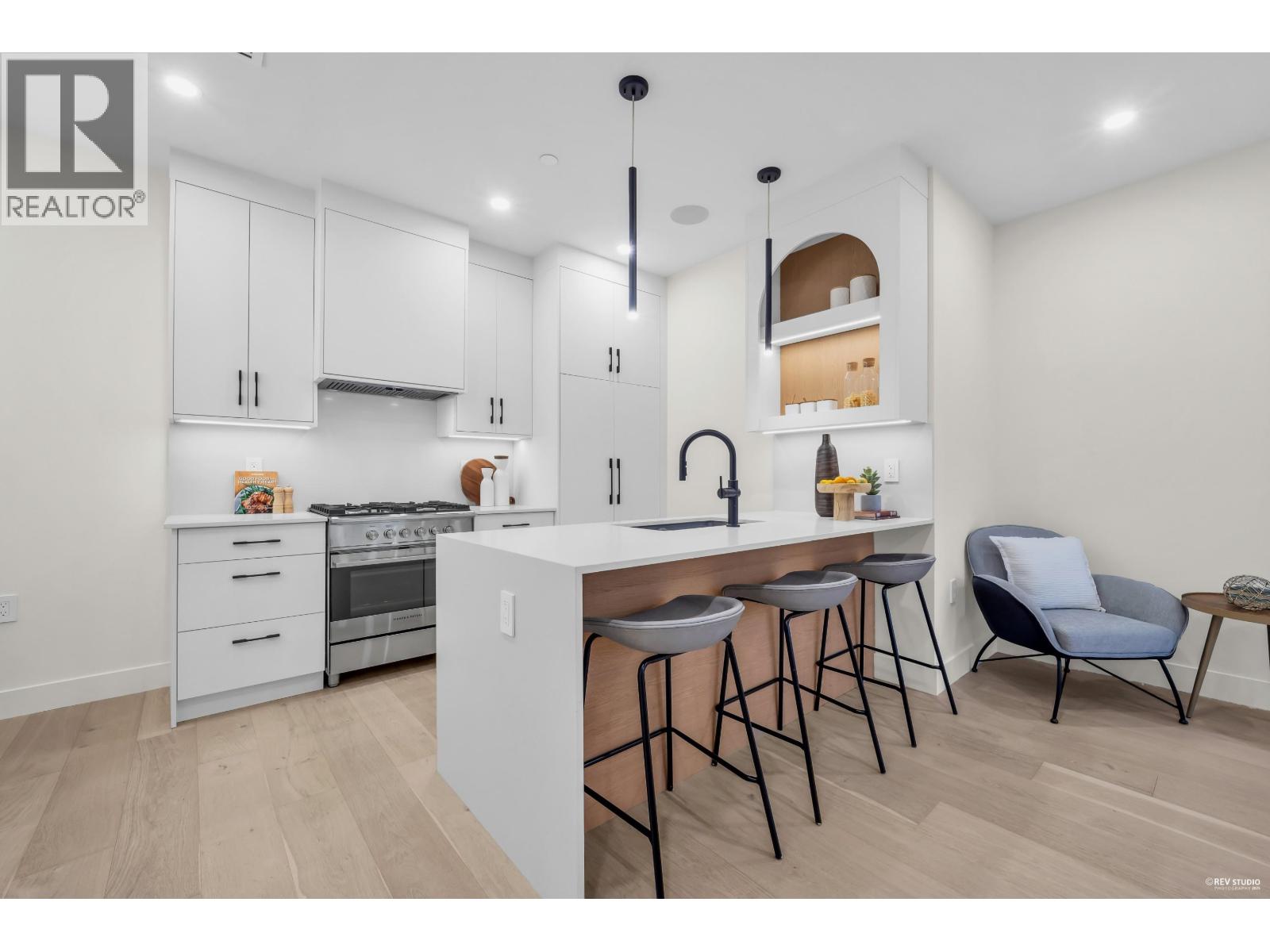 1 65 E KING EDWARD AVENUE