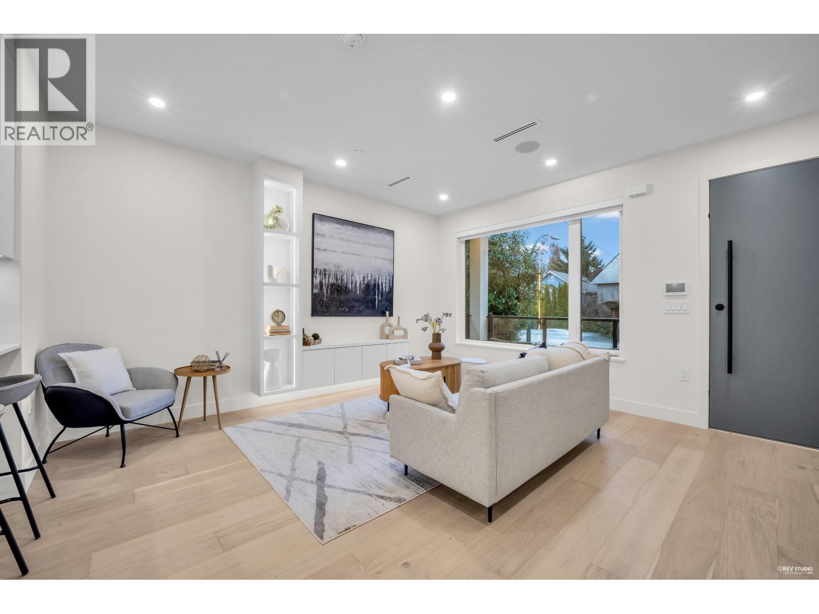 1 65 E KING EDWARD AVENUE