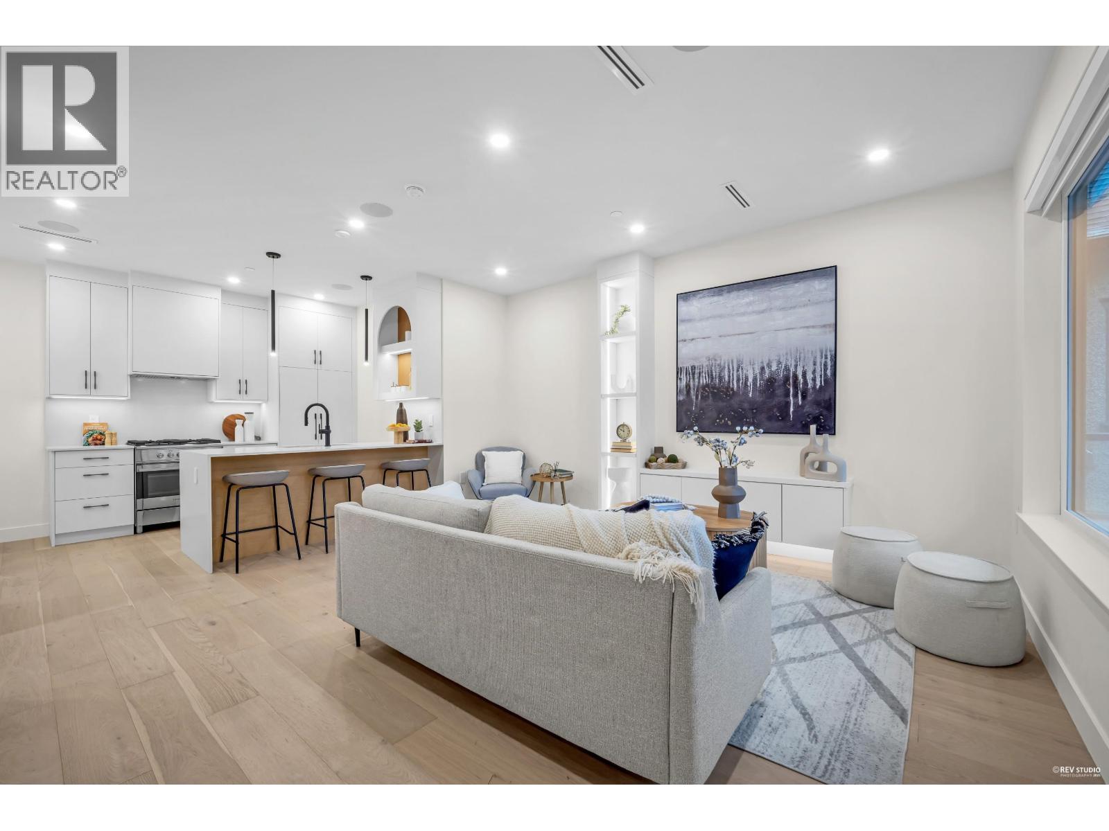 1 65 E KING EDWARD AVENUE