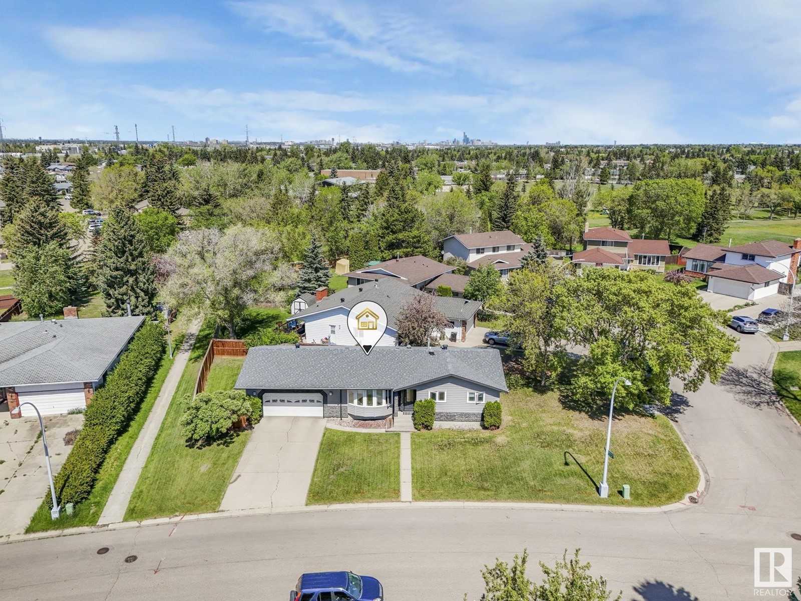 8450 14 AV NW