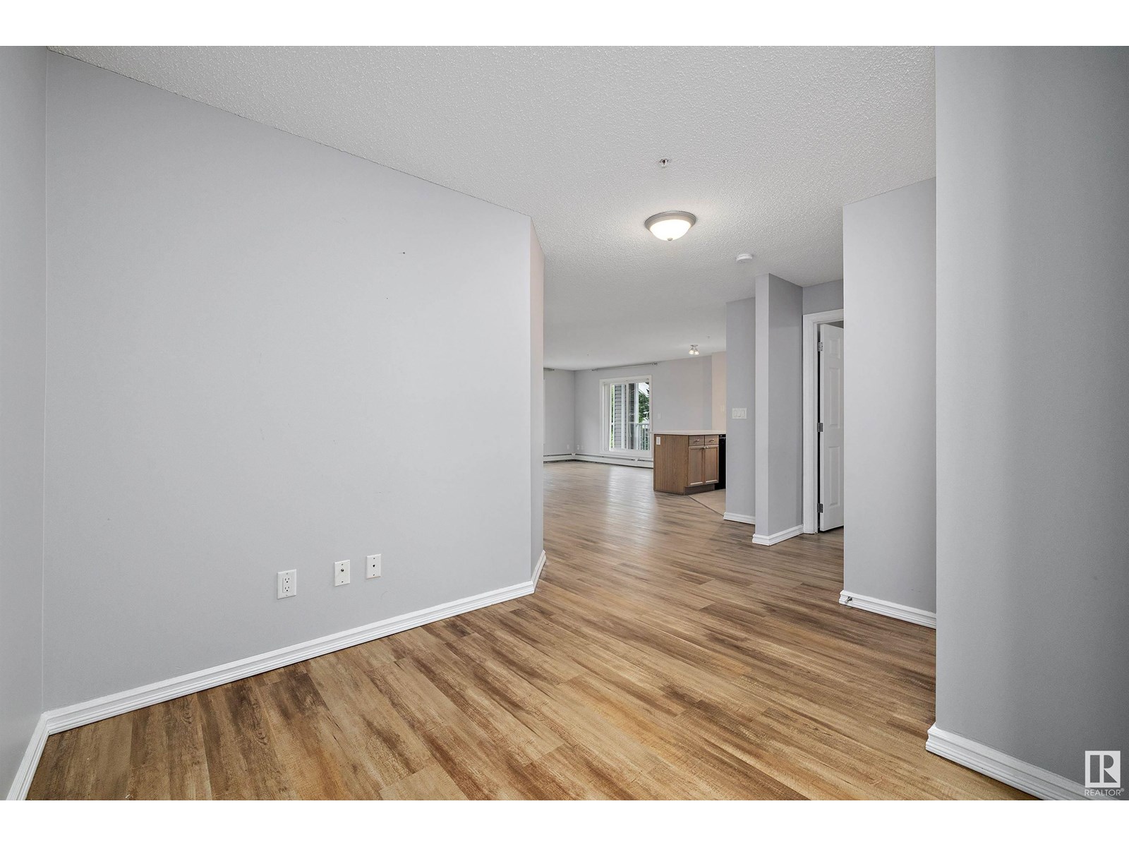 #201 4407 23 ST NW