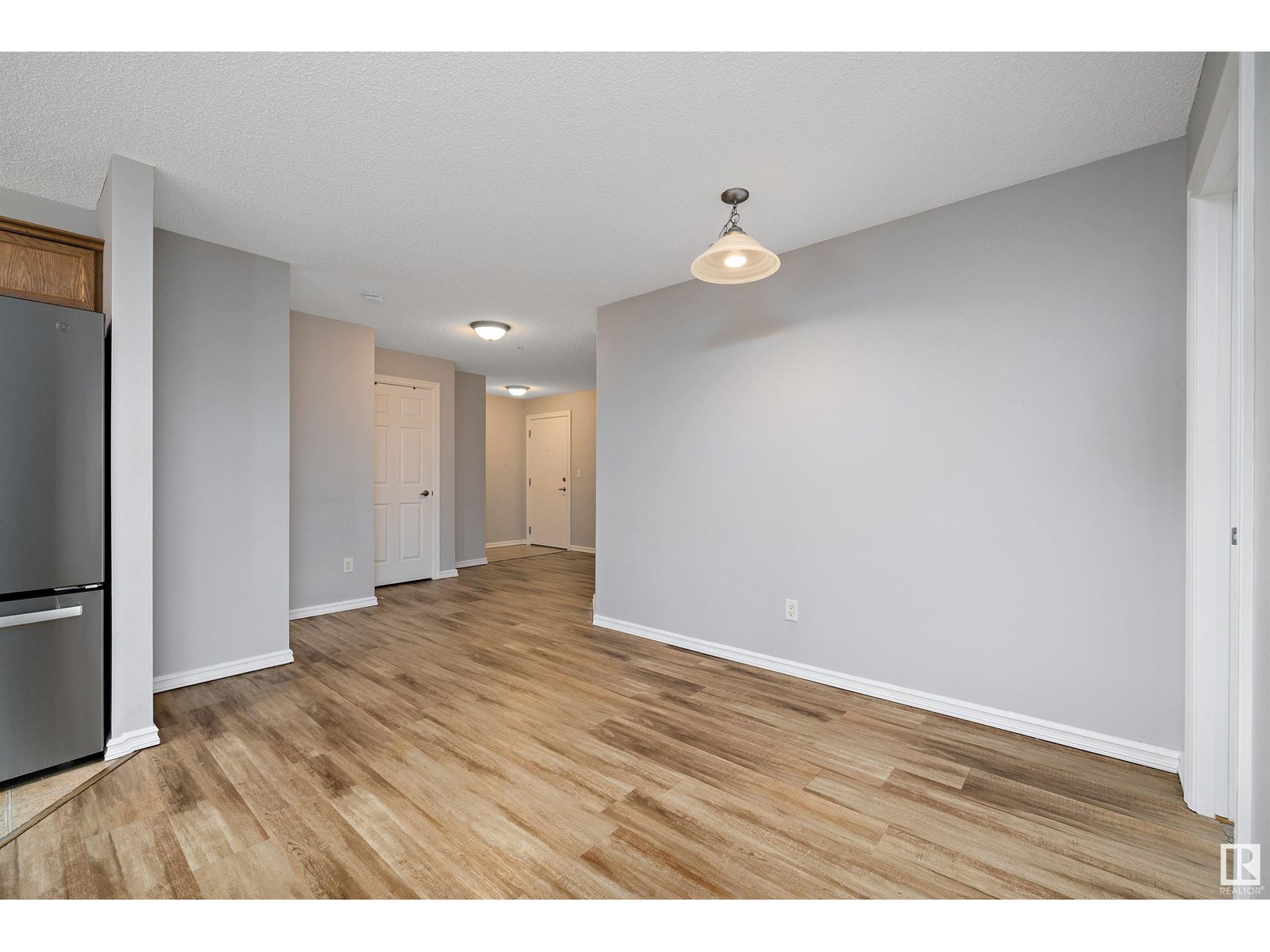 #201 4407 23 ST NW