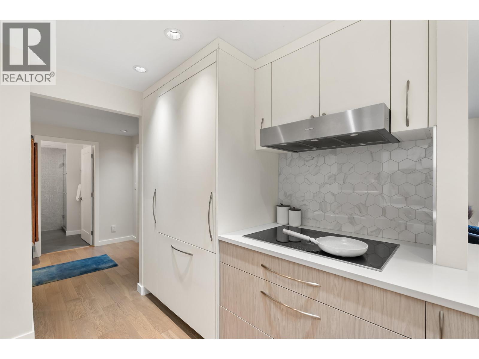 102 3905 SPRINGTREE DRIVE