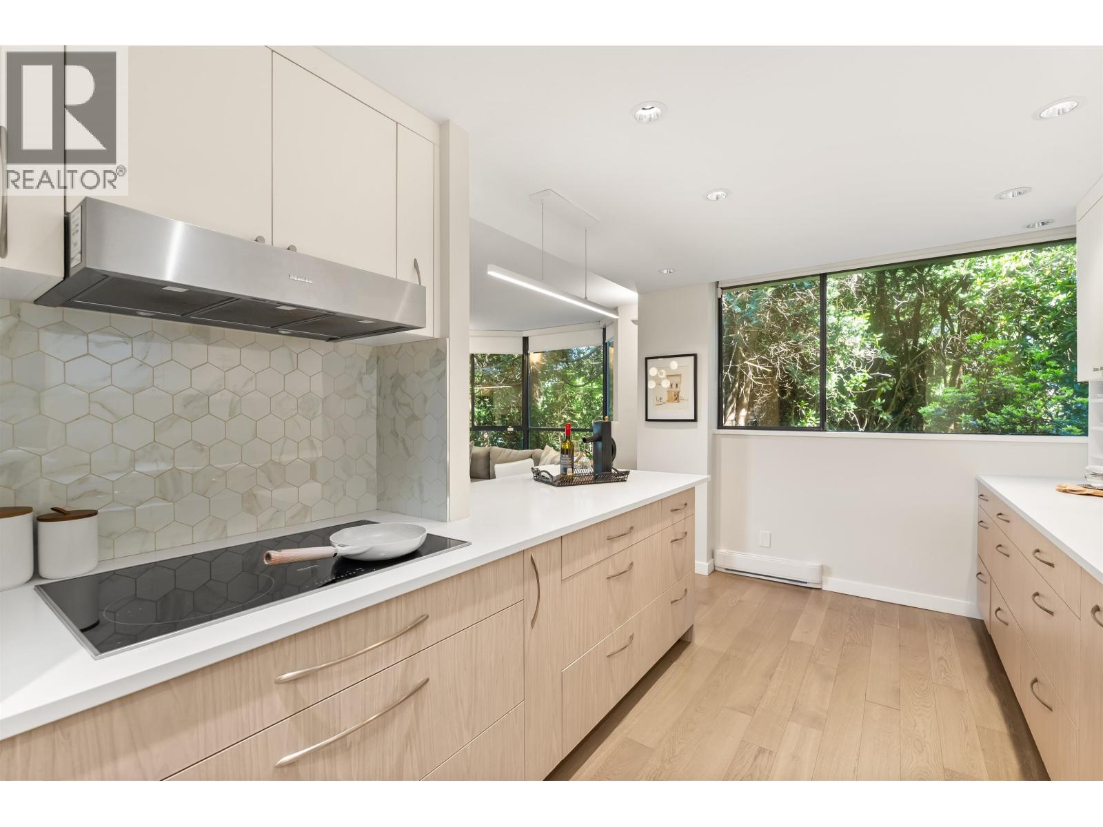 102 3905 SPRINGTREE DRIVE