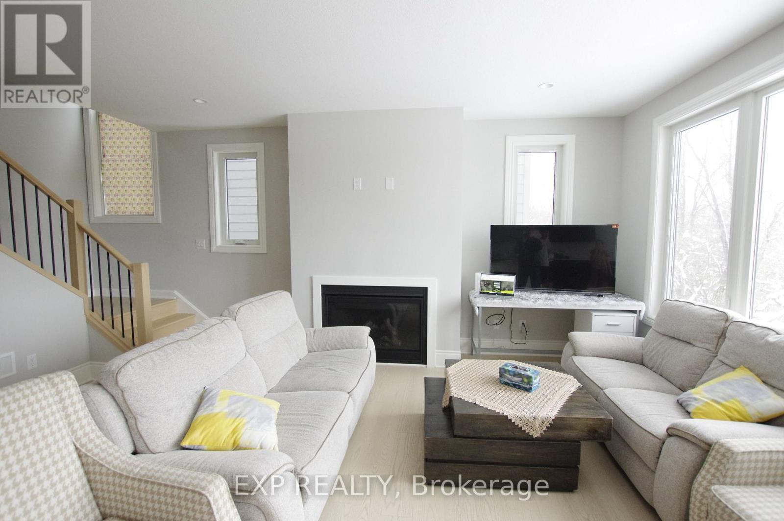 5 - 2835 SHEIFIELD PLACE