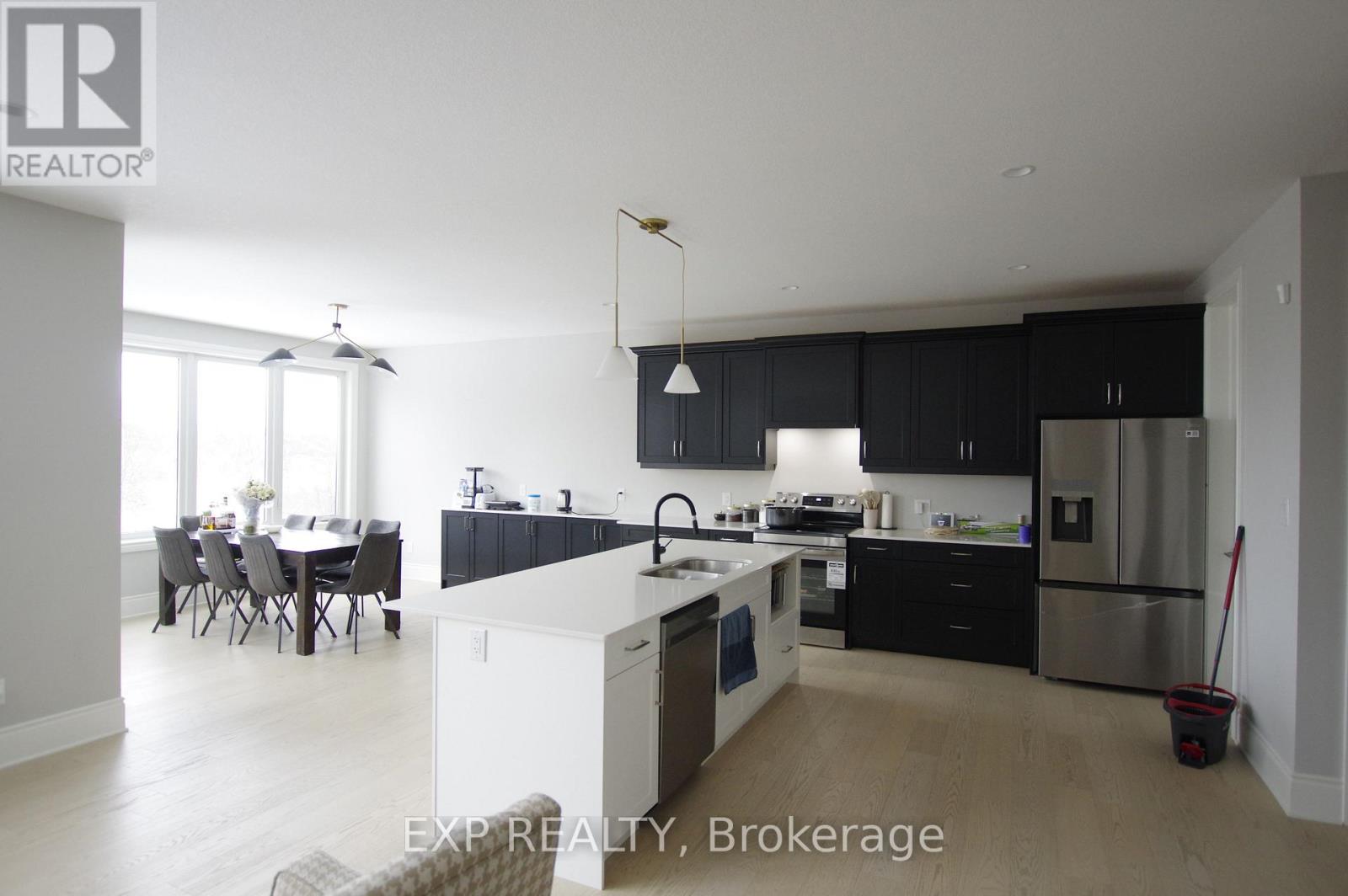 5 - 2835 SHEIFIELD PLACE