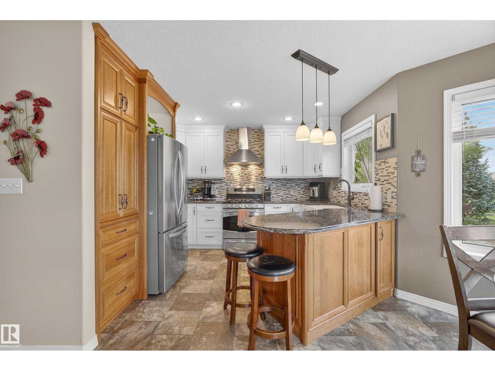 394 Hollick-Kenyon RD NW