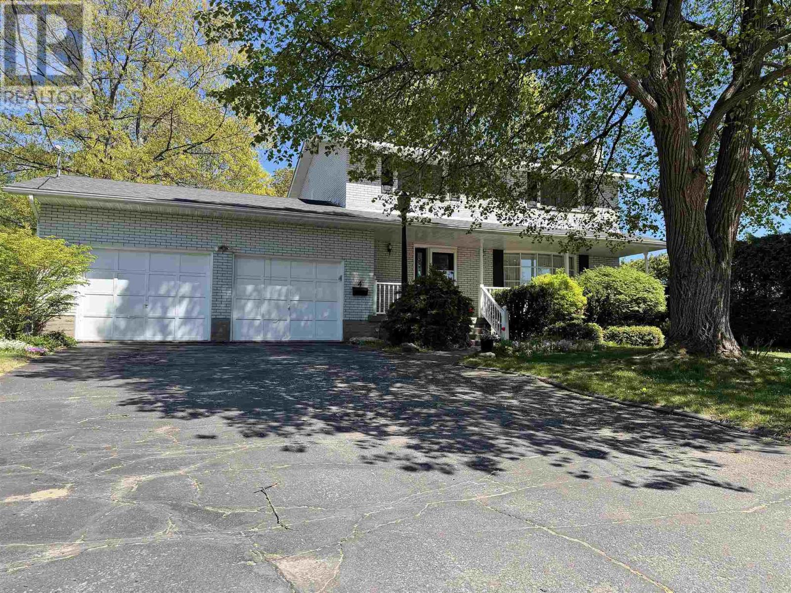 Photo 1 of 50 — 4 Silver Birch DR, Sault Ste Marie, ON P6A5S1