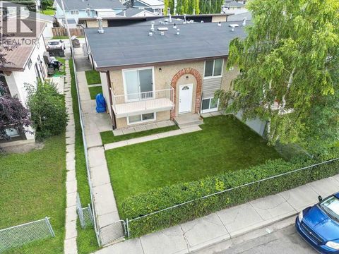 12 Huntley Close NE Calgary AB T2K4Z3