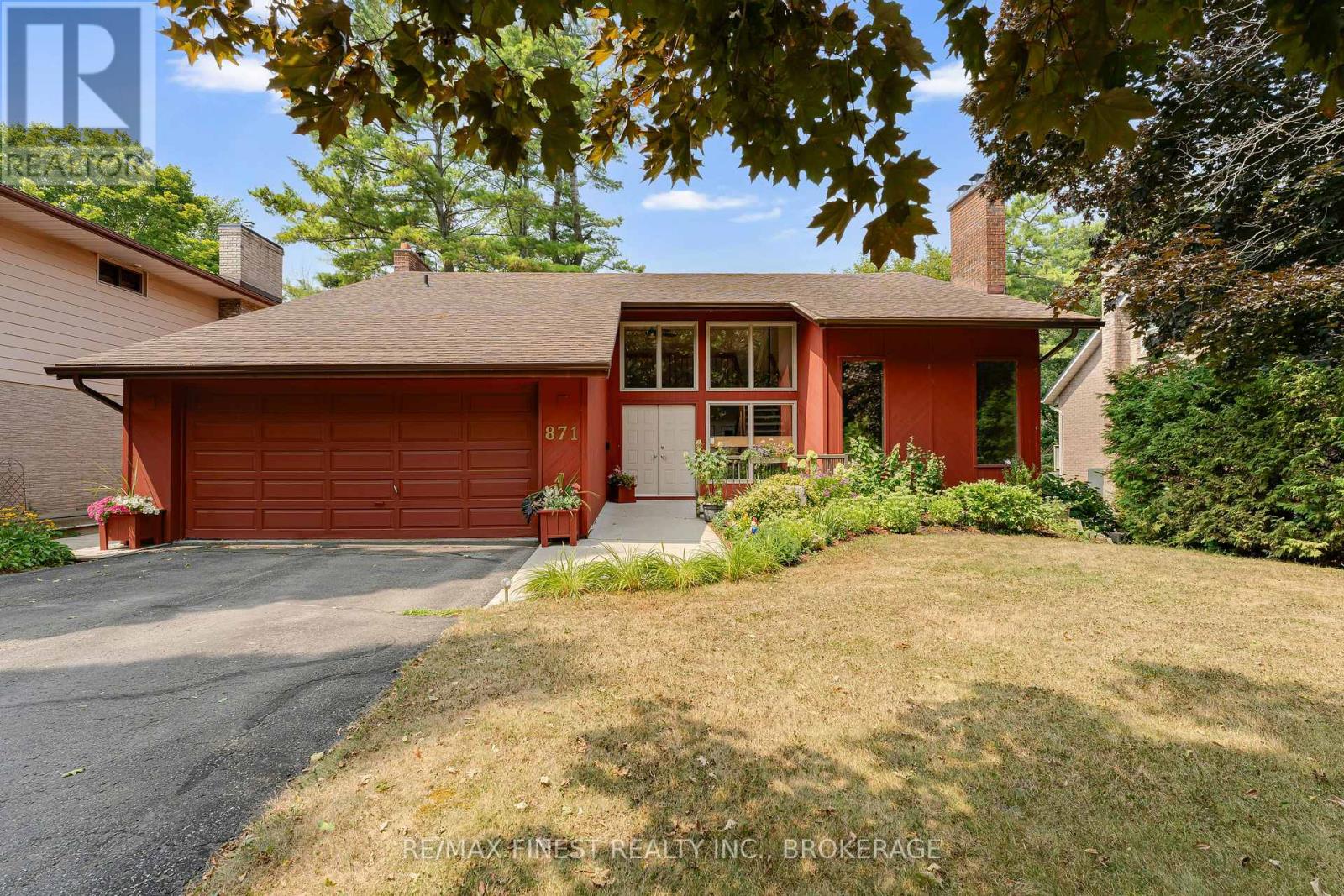 871 SAFARI DRIVE