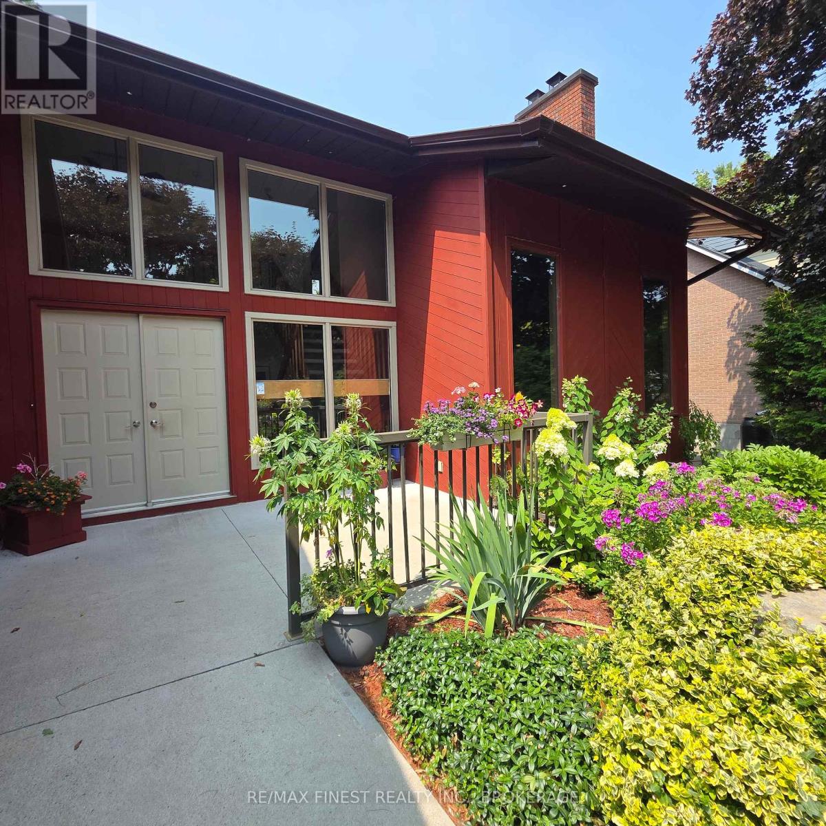 871 SAFARI DRIVE