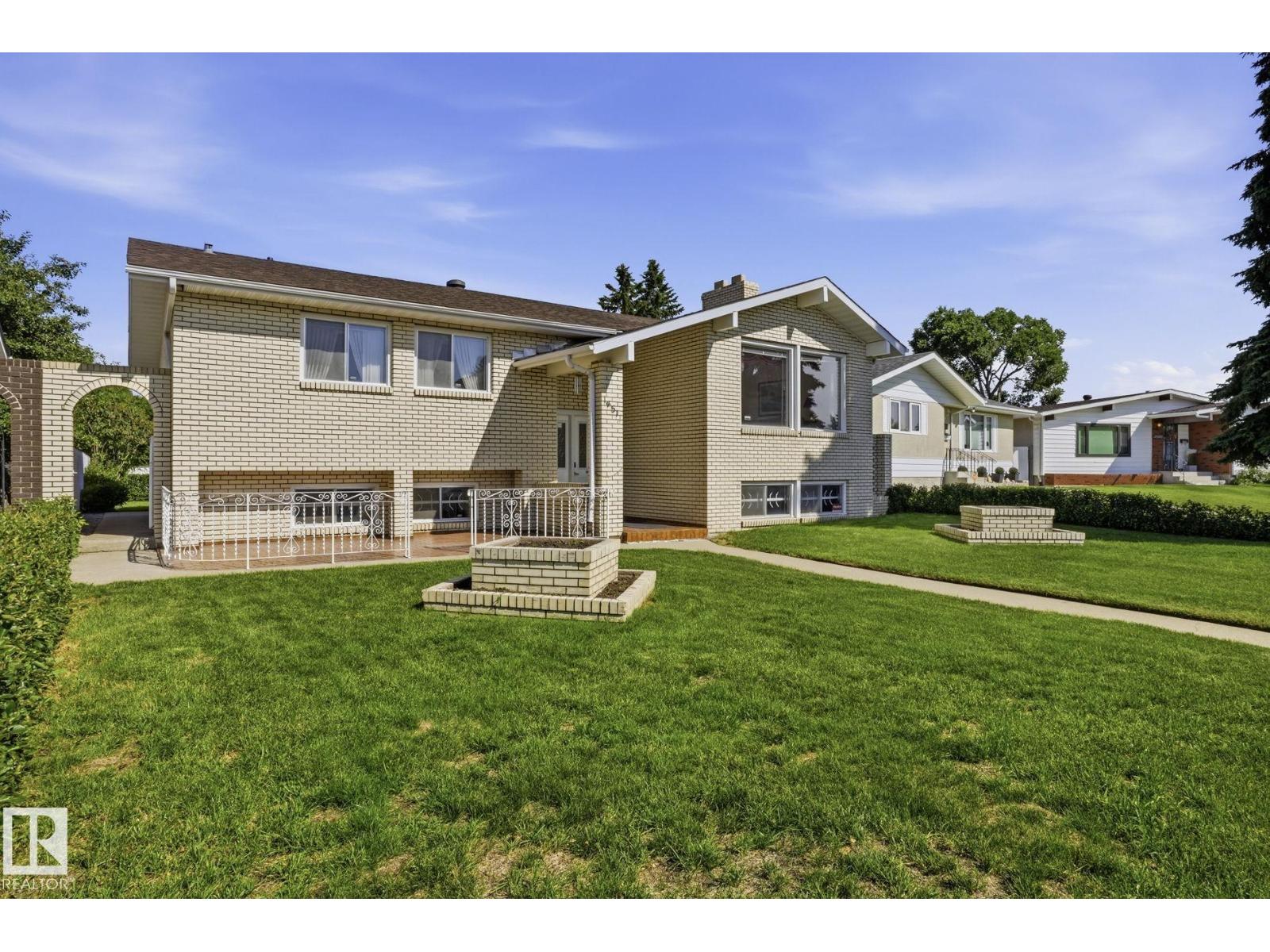 14511 83 ST NW