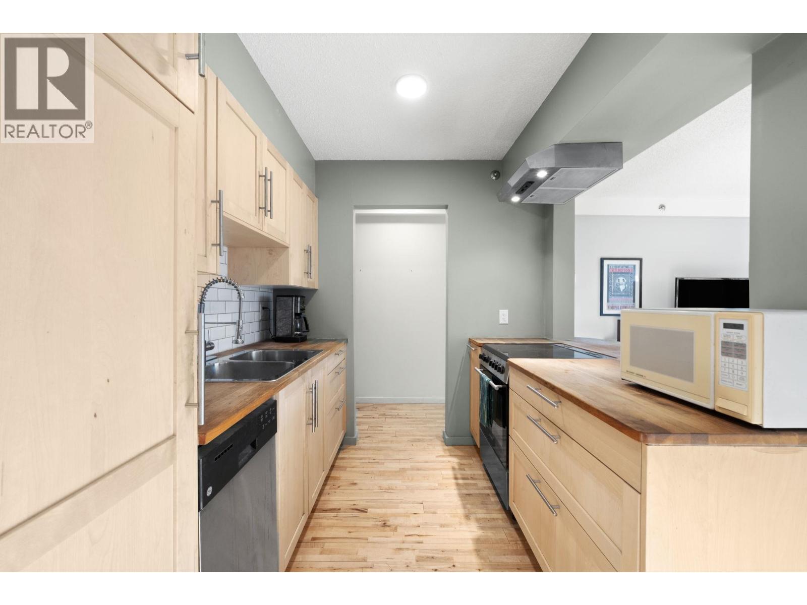 104 1549 KITCHENER STREET