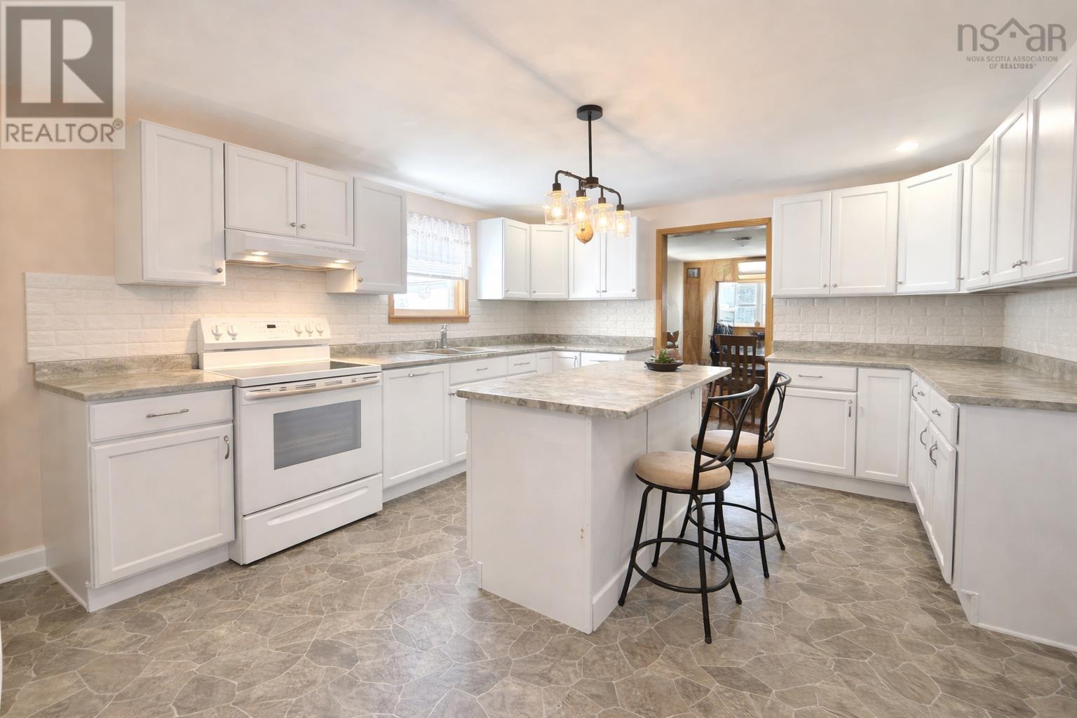 2252 Highway 1 - Photo 4