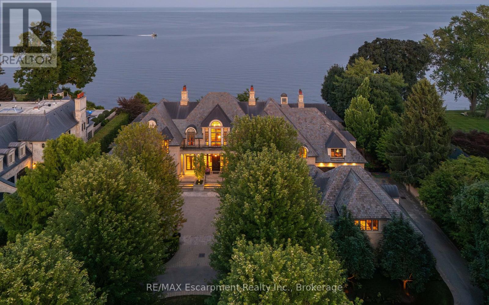 2054 LAKESHORE ROAD E