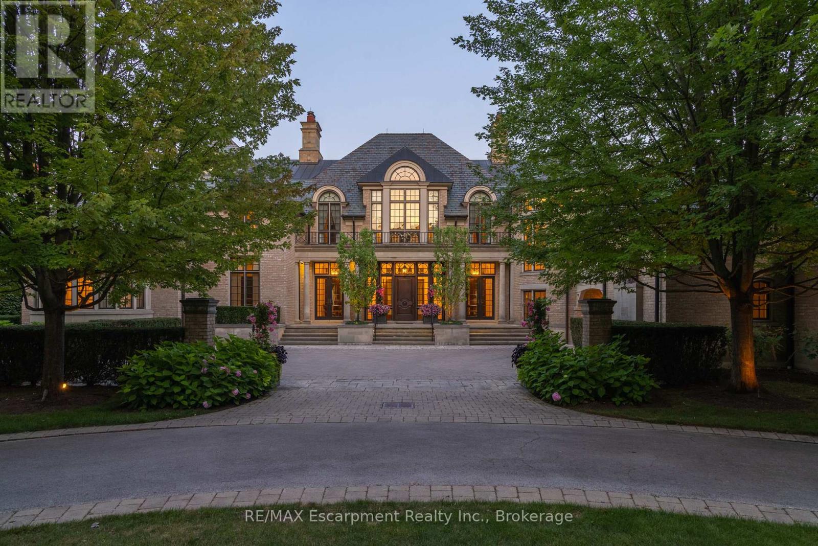 2054 LAKESHORE ROAD E