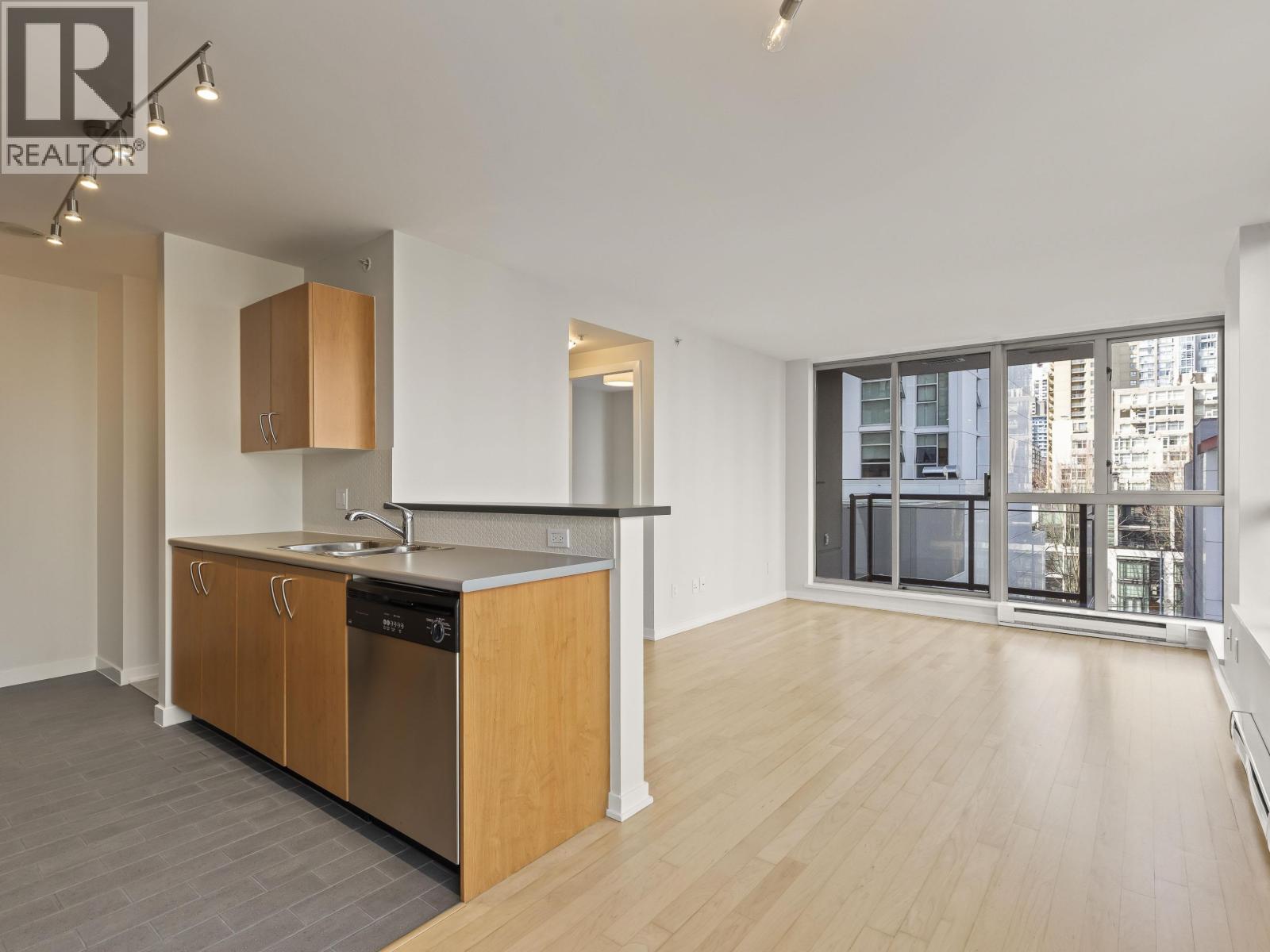 701 1295 RICHARDS STREET