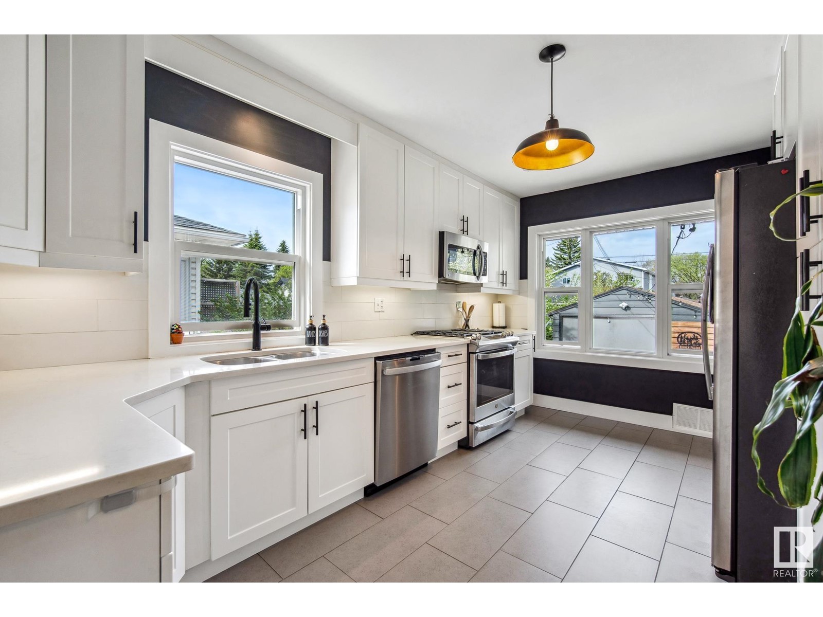 11008 115 ST NW