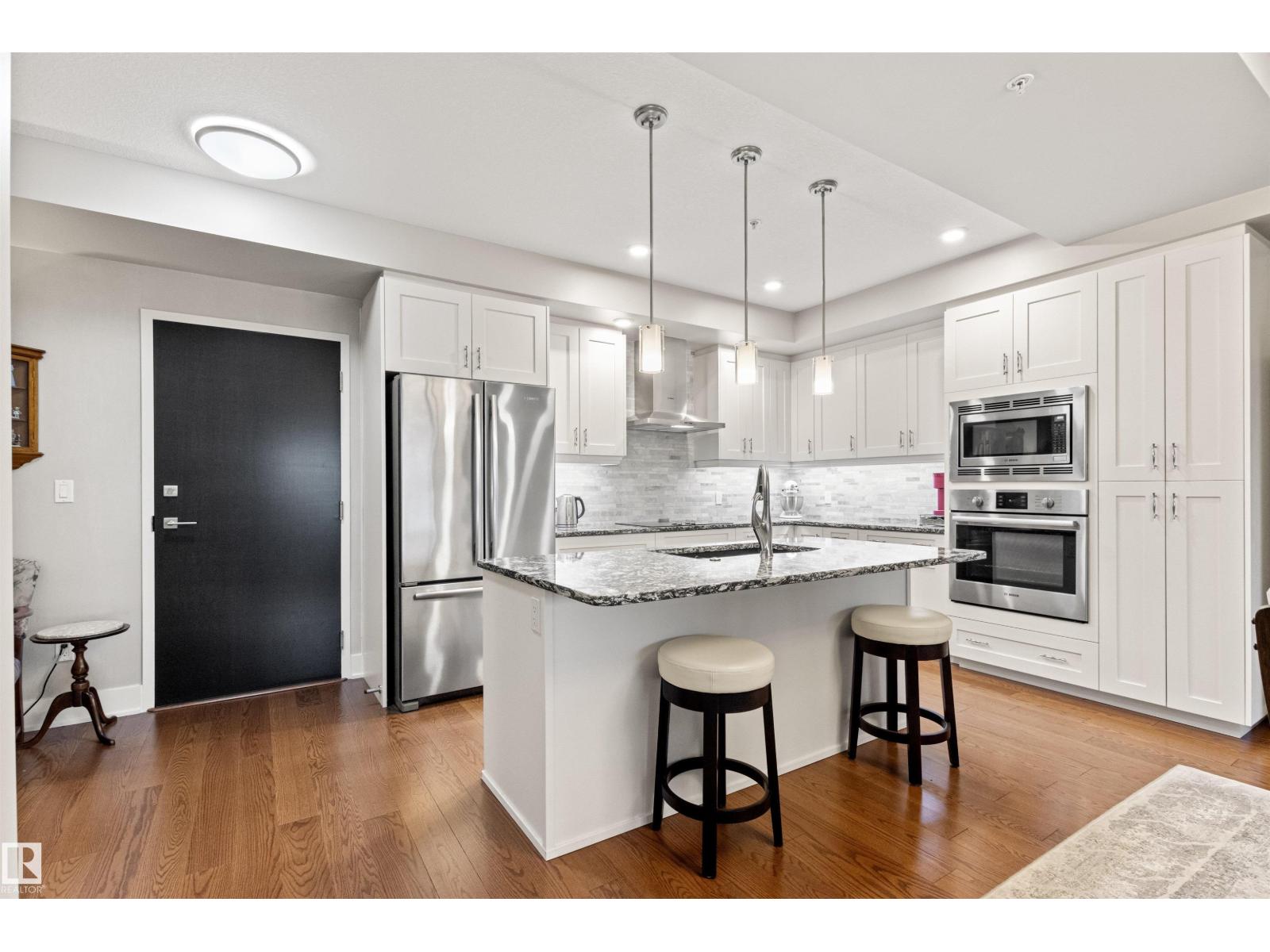 #707 200 BELLEROSE DR