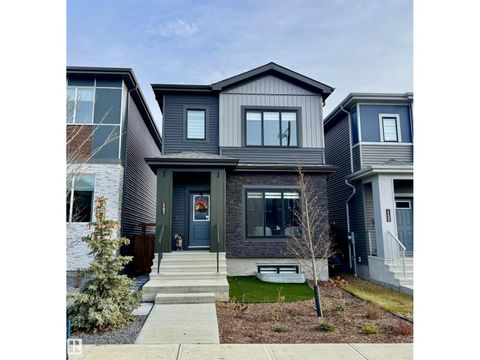 151 CANTER WD Sherwood Park AB T8H2Z3