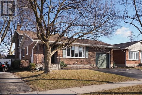14 DUNSMERE Drive Kitchener ON N2E2B4
