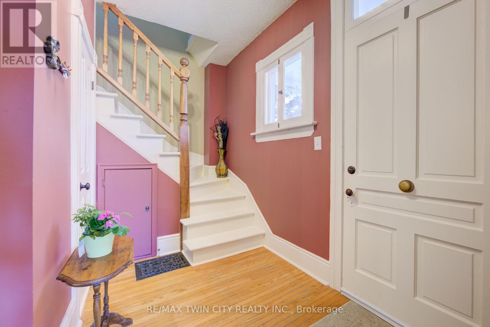 164 QUEEN STREET E