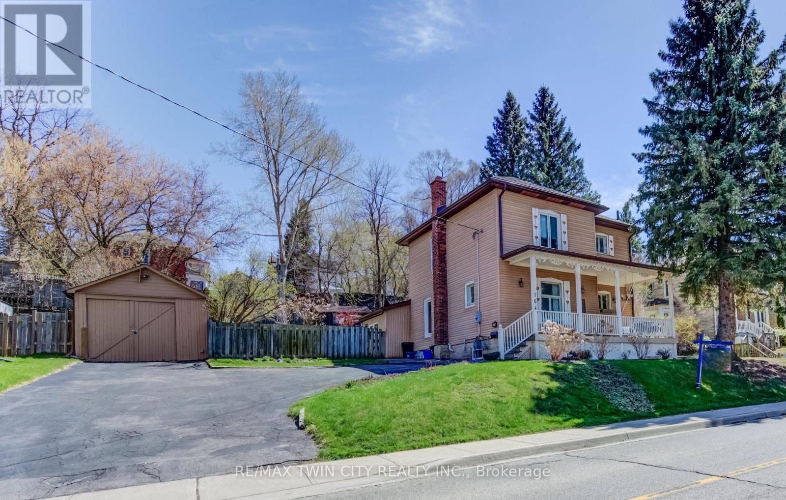 164 QUEEN STREET E