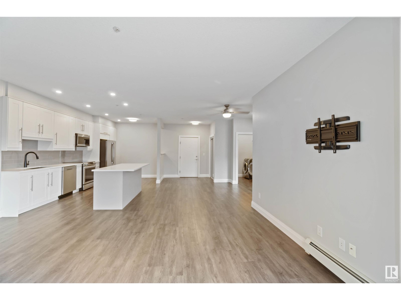 #405 263 MACEWAN RD SW