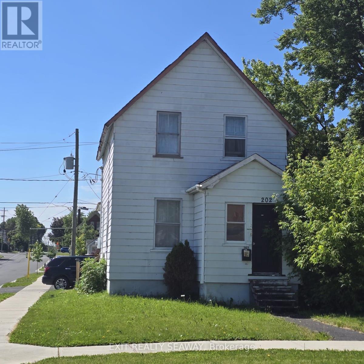 Photo 1 of 12 — 202 5TH STREET W, Cornwall, ON K6J2V1
