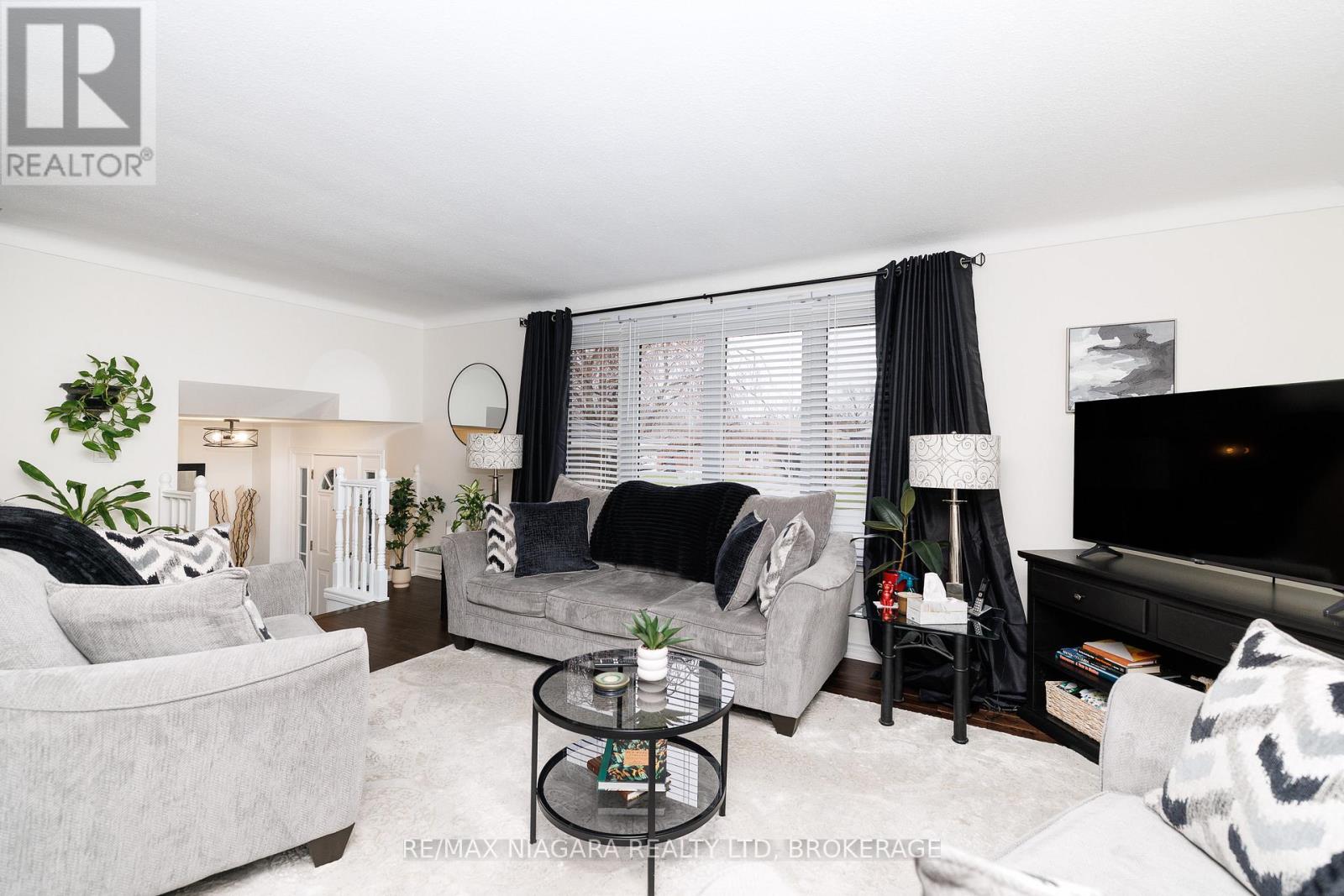 7013 GLENGOWAN CRESCENT