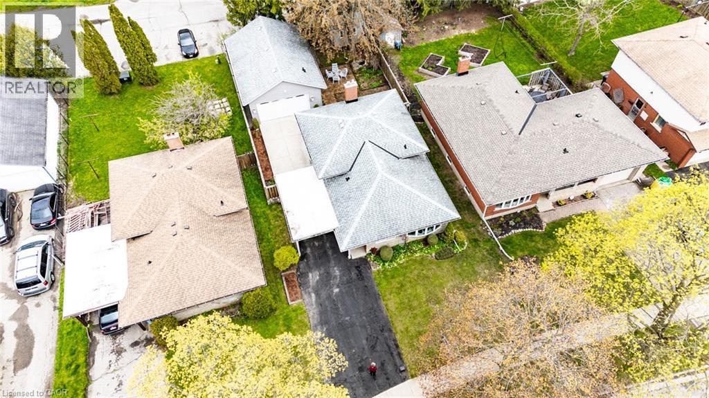 18 QUEENSTON Crescent