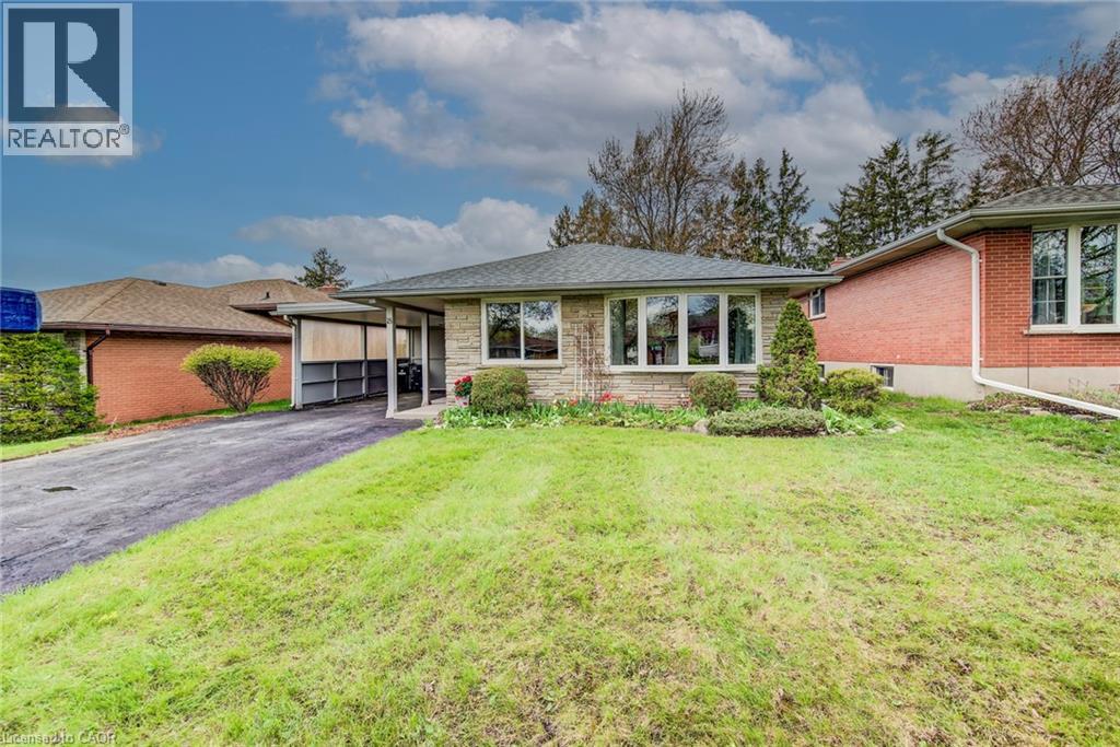 18 QUEENSTON Crescent