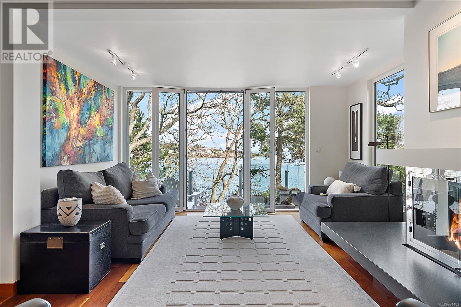315 King George Terr
