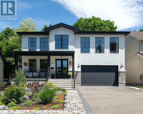 421 FRASER AVENUE Ottawa ON K2A2P8