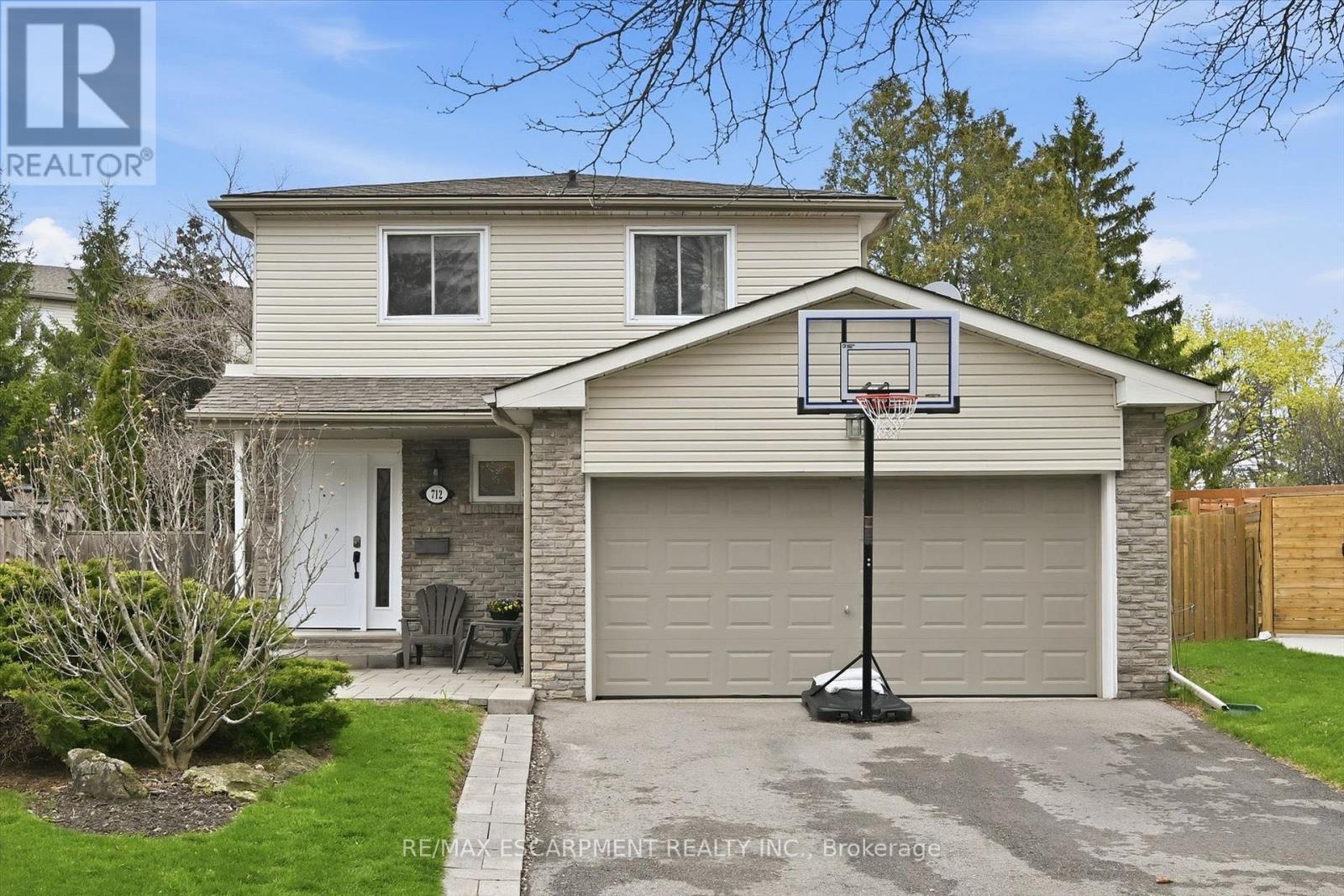 712 AUBURN CRESCENT
