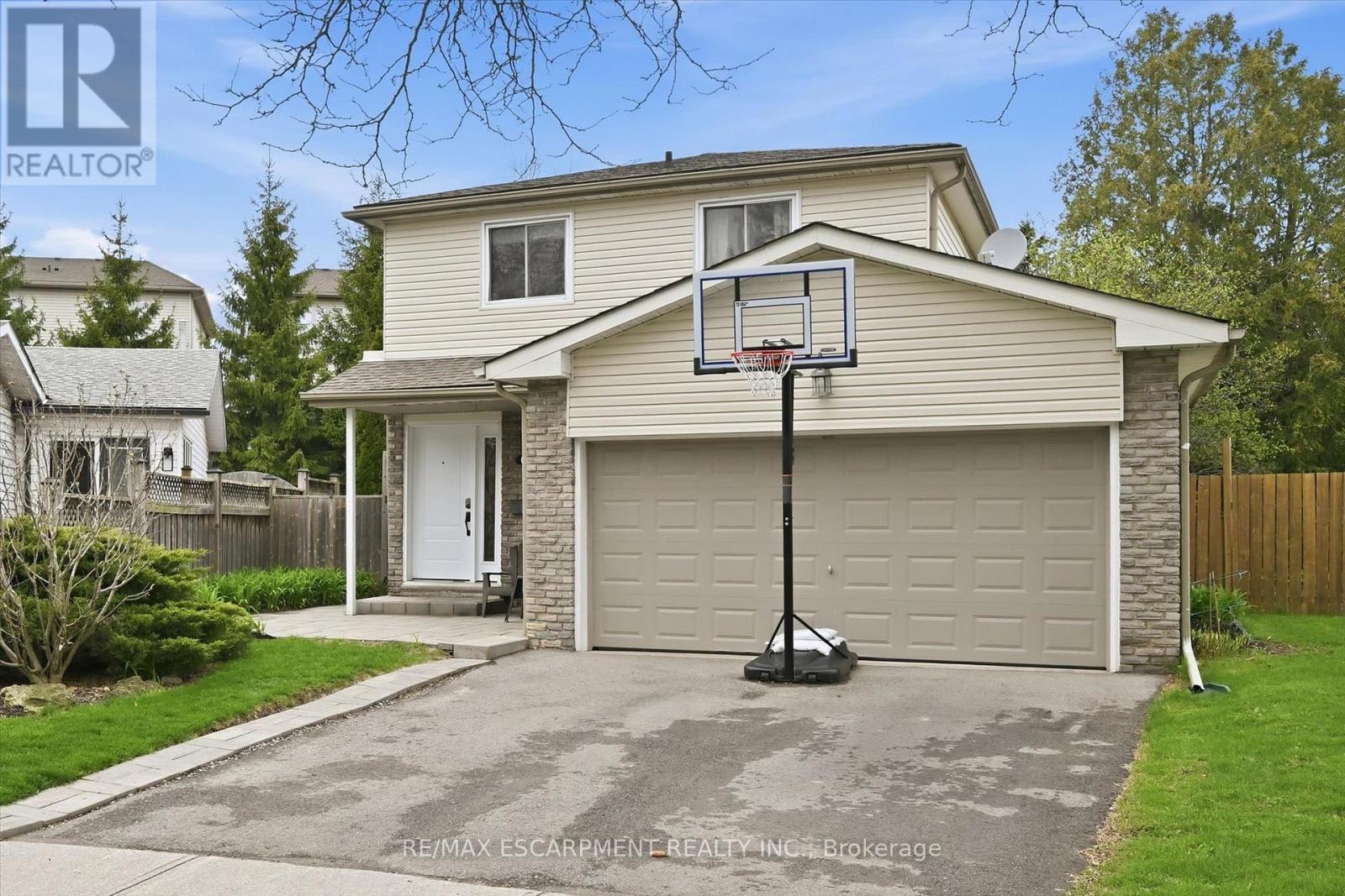 712 AUBURN CRESCENT