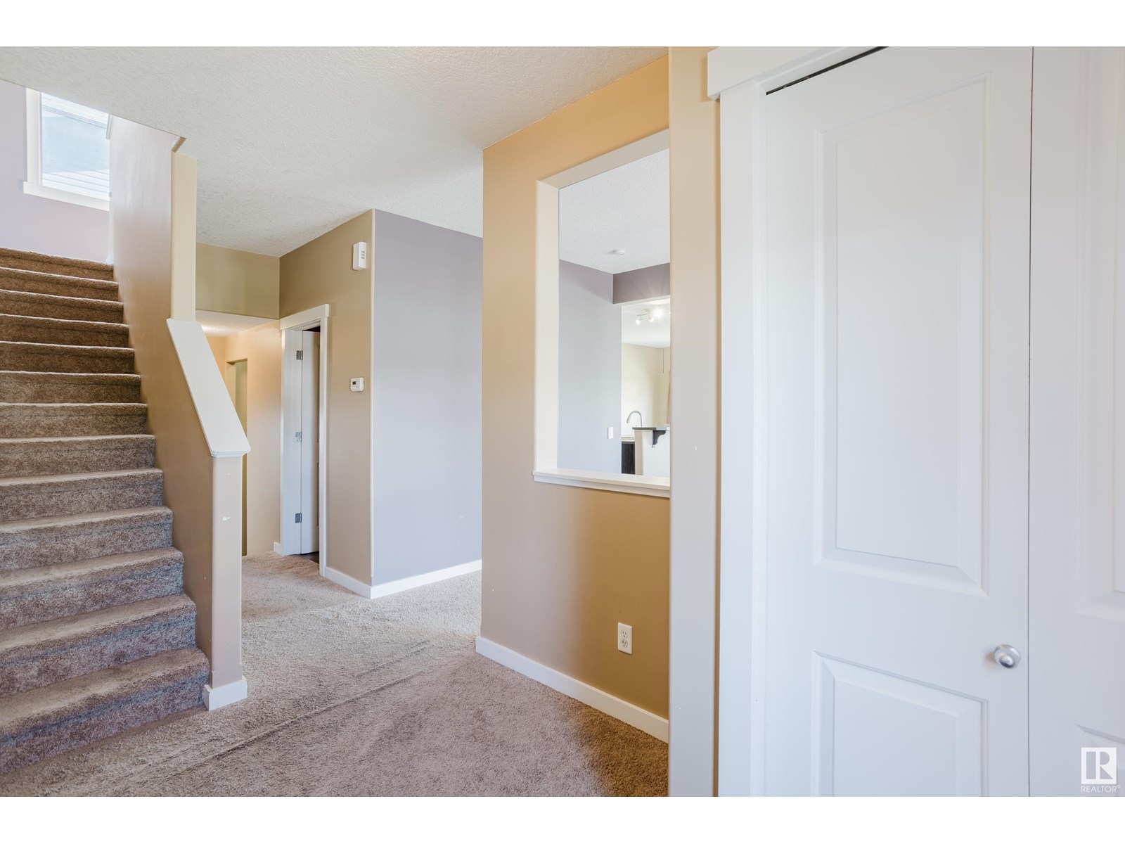 1206 37 AV NW