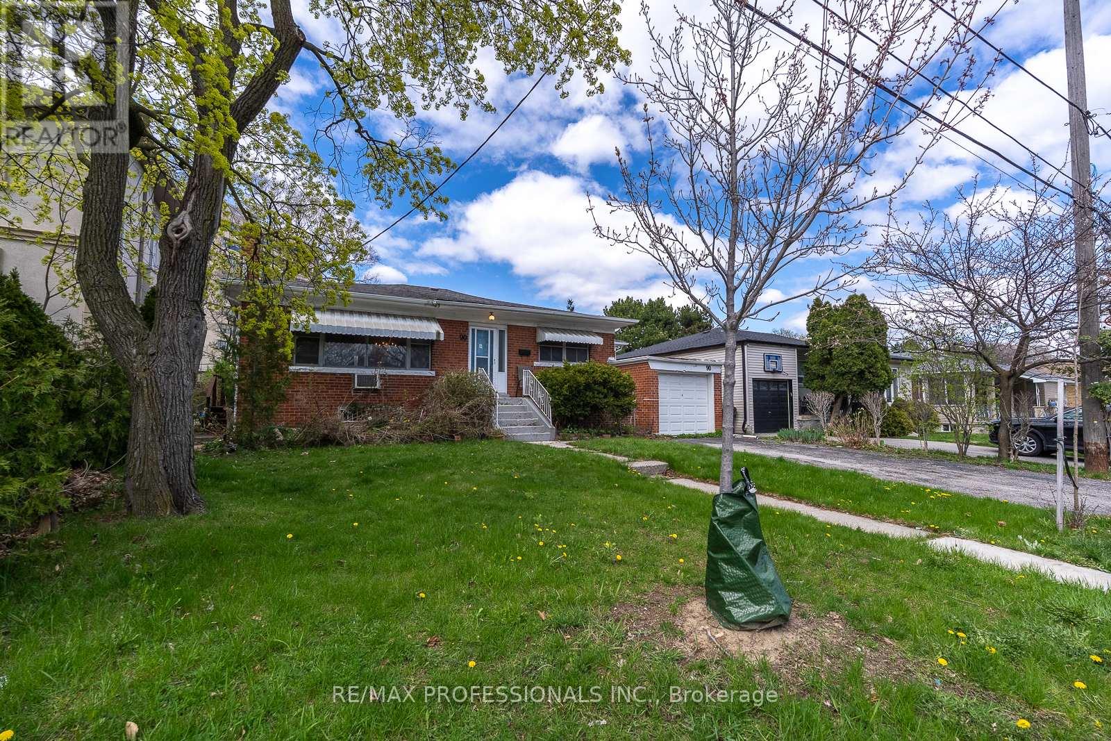 90 BAYCREST AVENUE