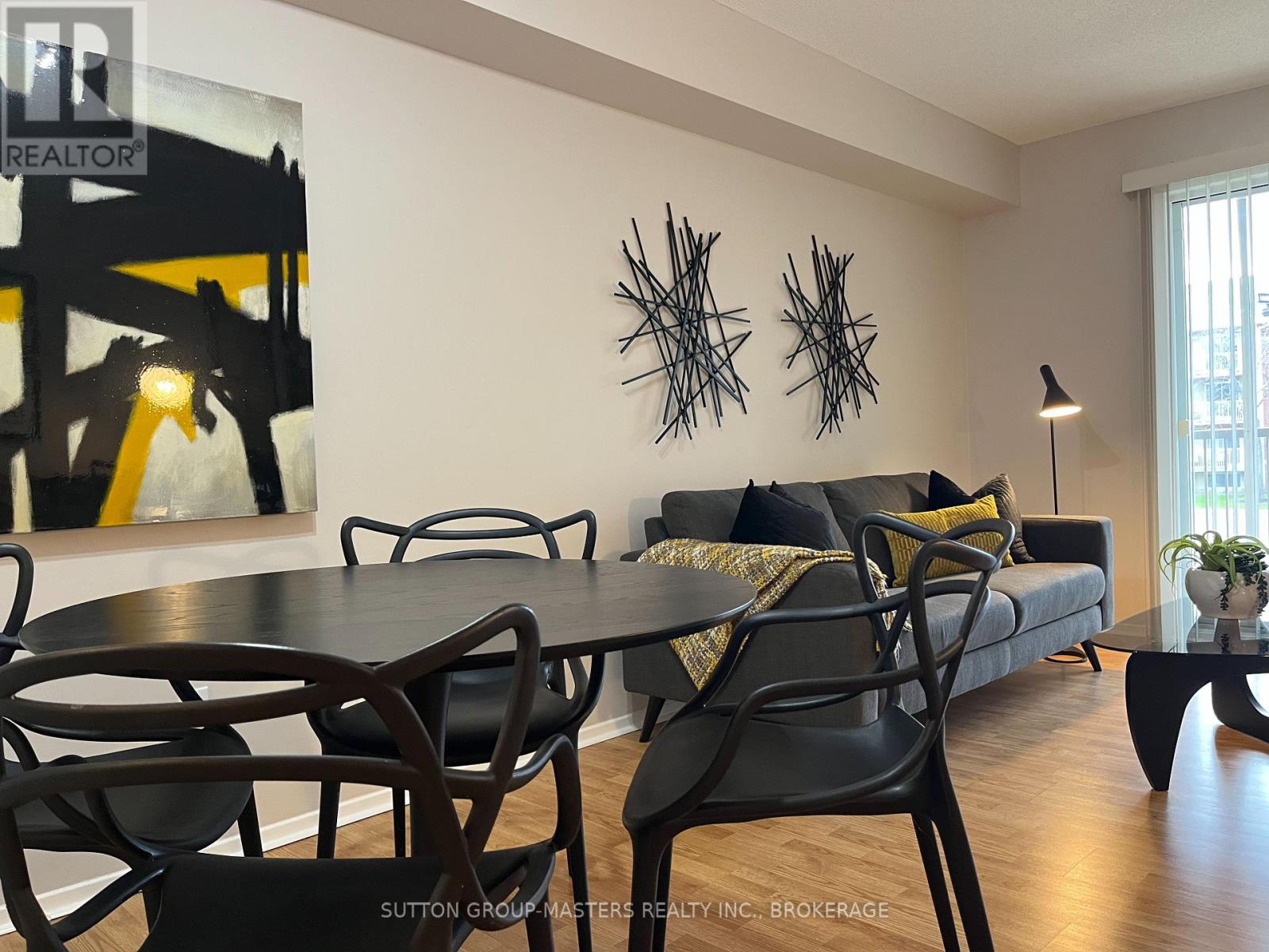 208 - 310 KINGSDALE AVENUE