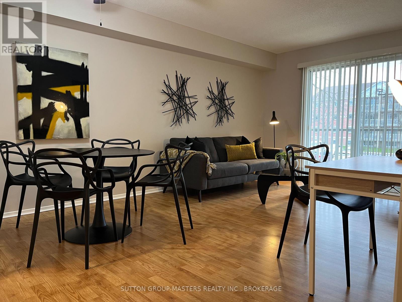 208 - 310 KINGSDALE AVENUE