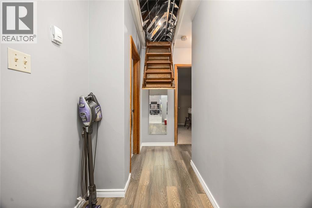 910 Charlesworth STREET