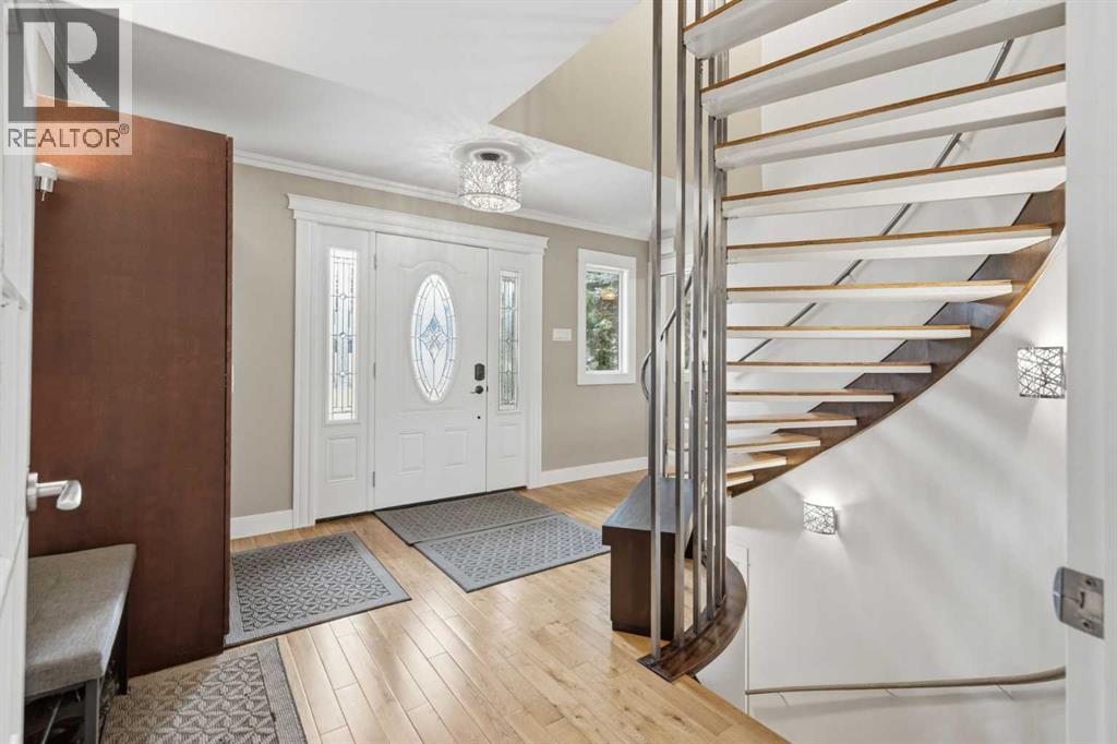 3308 Lakeside Crescent SW