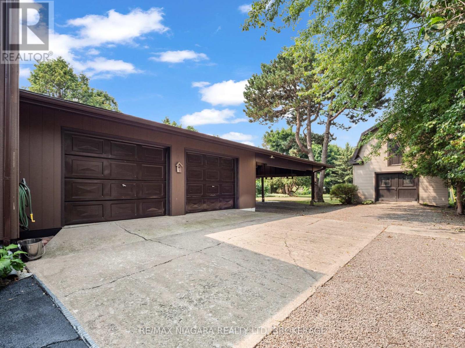 735 NIAGARA BOULEVARD