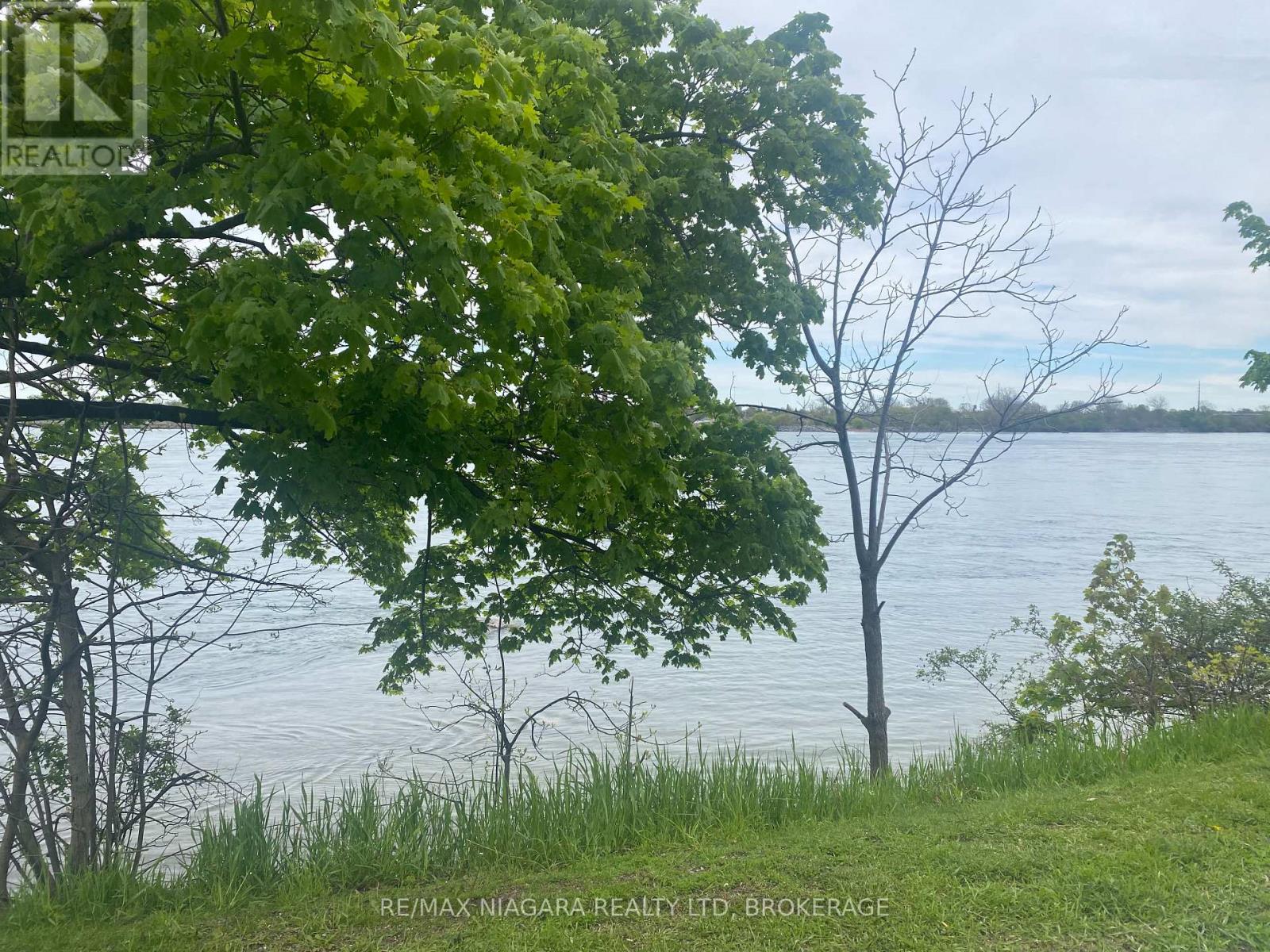 735 NIAGARA BOULEVARD