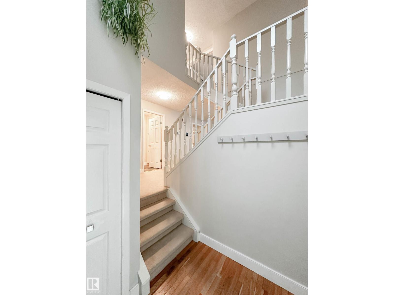 8 WHITEOAKS ES