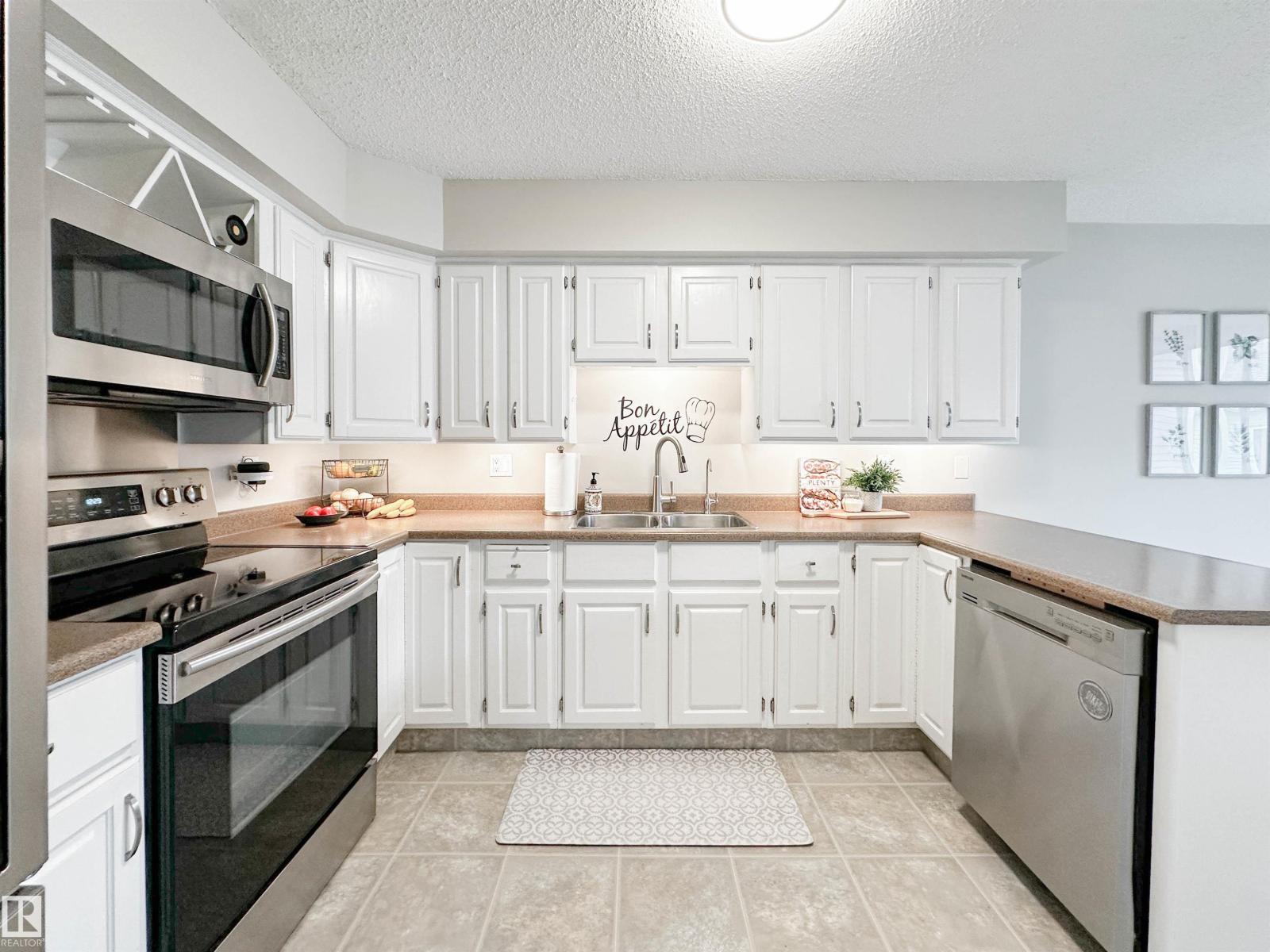 8 WHITEOAKS ES