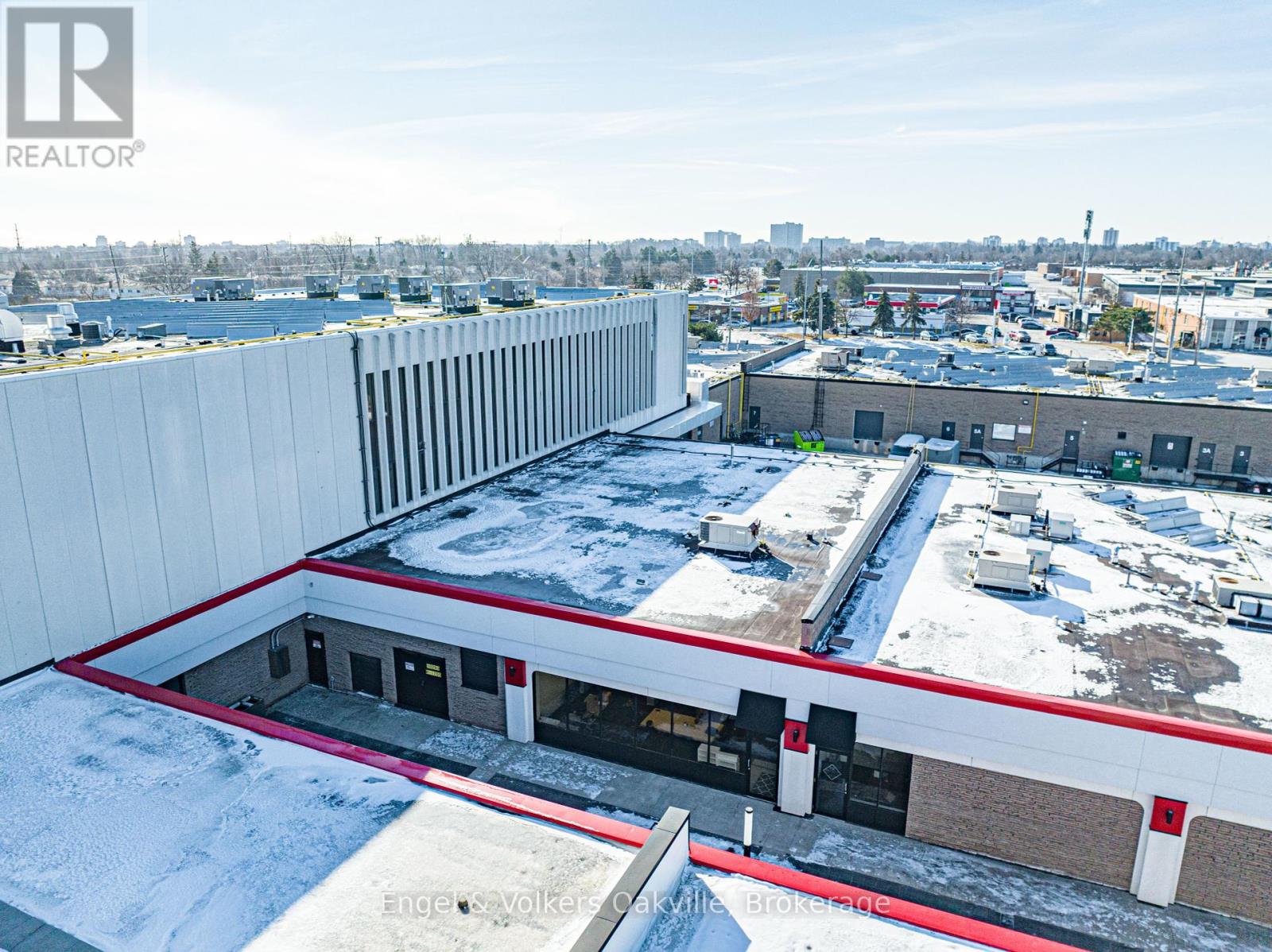 8 - 755 QUEENSWAY E