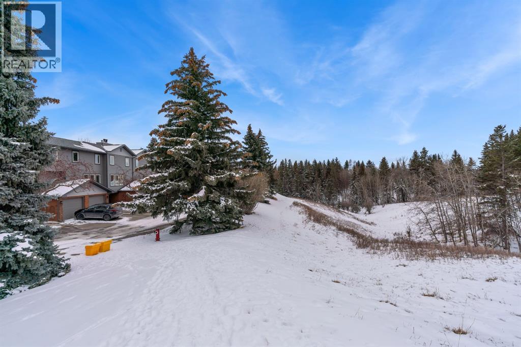 16, 64 Woodacres Crescent SW