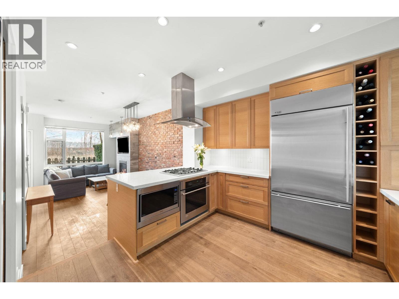 28 230 SALTER STREET